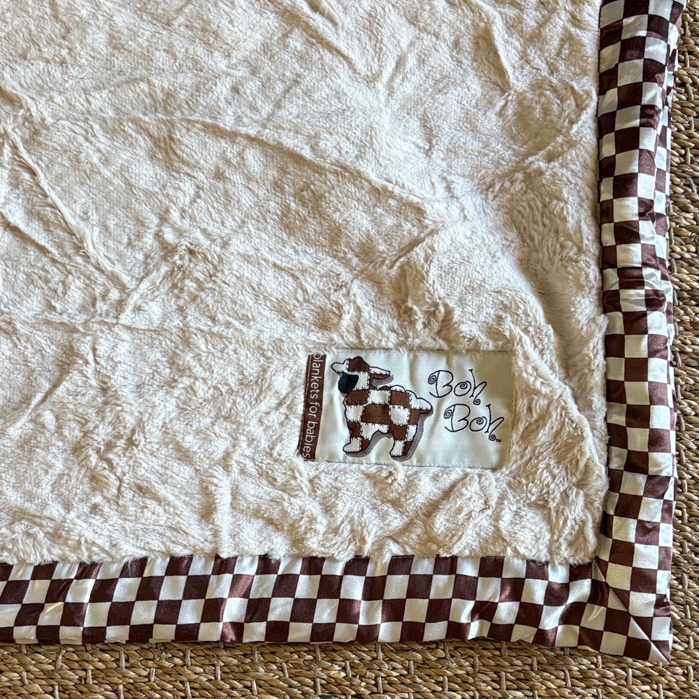Bob Bob Cream Gender Neutral Baby Blanket with Checkered Trim NWOT. BABY GIFT.